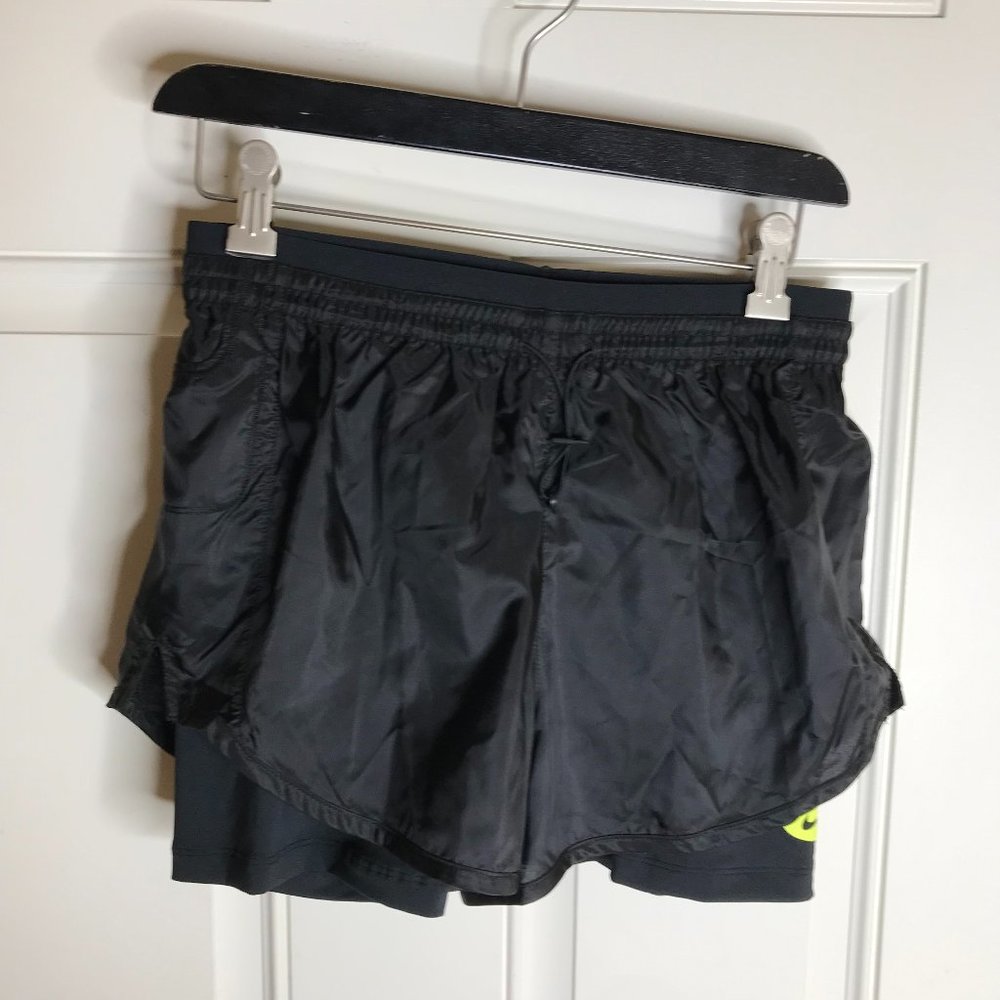 NWT Nike Women's Icon Clash Tempo Luxe Running Shorts DD7739-010 ~ Size XS - Picture 1 of 7